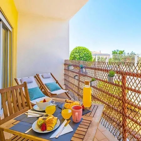 アパート Solymar ギーア